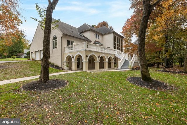 2 SHINGLE OAK DR, Voorhees, NJ 08043