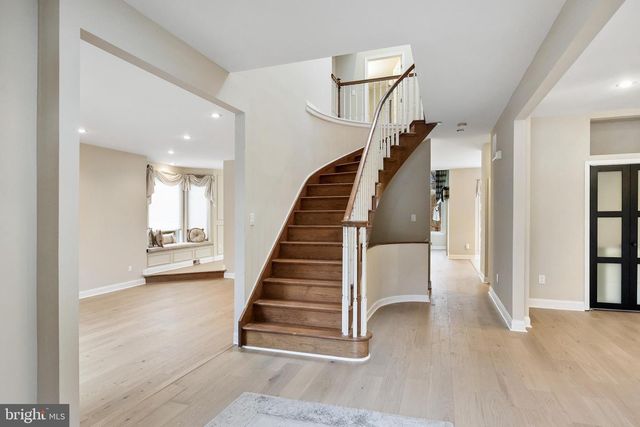 2 SHINGLE OAK DR, Voorhees, NJ 08043