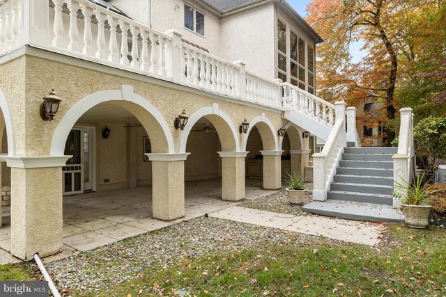 2 SHINGLE OAK DR, Voorhees, NJ 08043