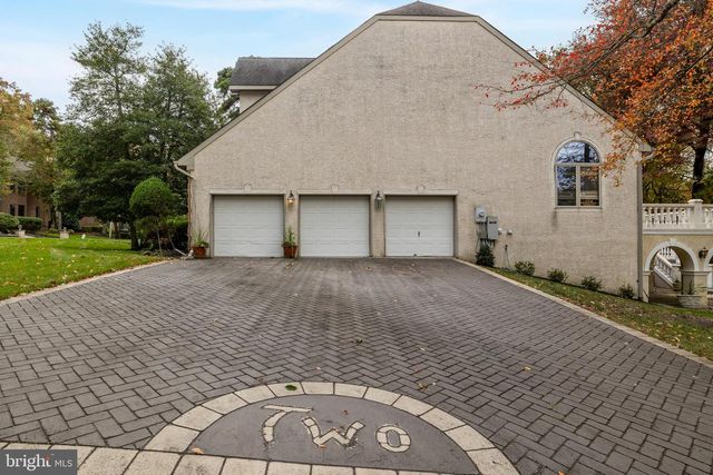 2 SHINGLE OAK DR, Voorhees, NJ 08043
