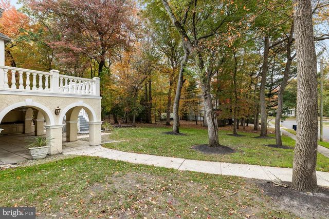 2 SHINGLE OAK DR, Voorhees, NJ 08043