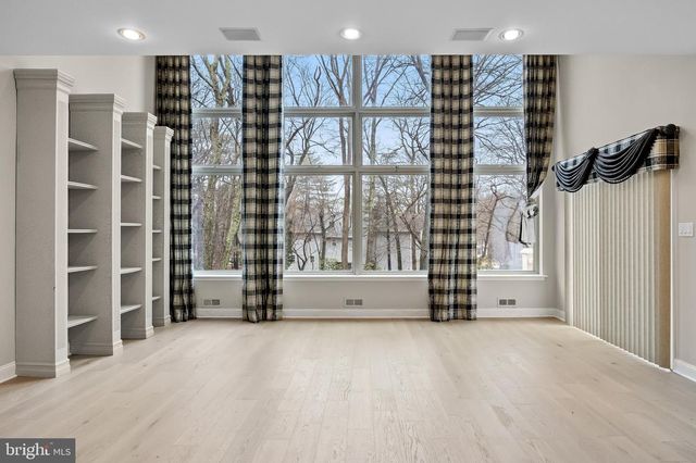 2 SHINGLE OAK DR, Voorhees, NJ 08043