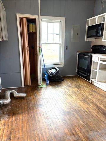 1104 Barnes Street, Reidsville, NC 27320