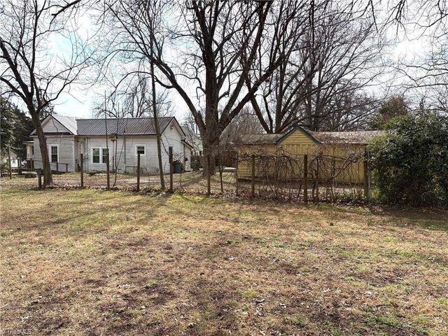 1104 Barnes Street, Reidsville, NC 27320