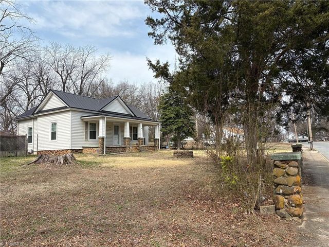 1104 Barnes Street, Reidsville, NC 27320