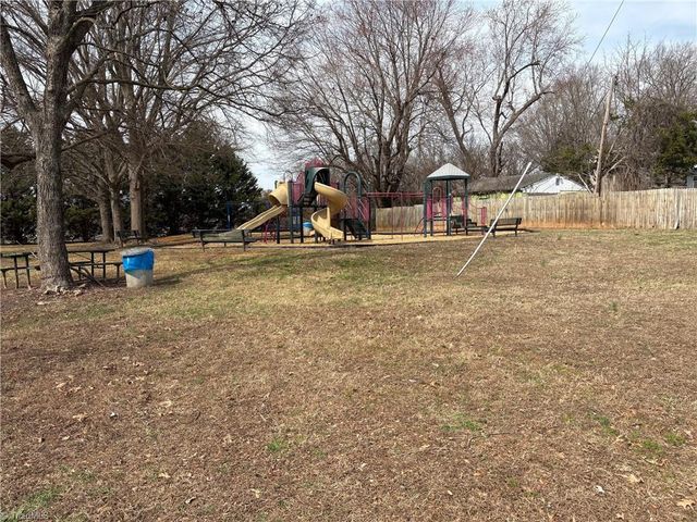 1104 Barnes Street, Reidsville, NC 27320