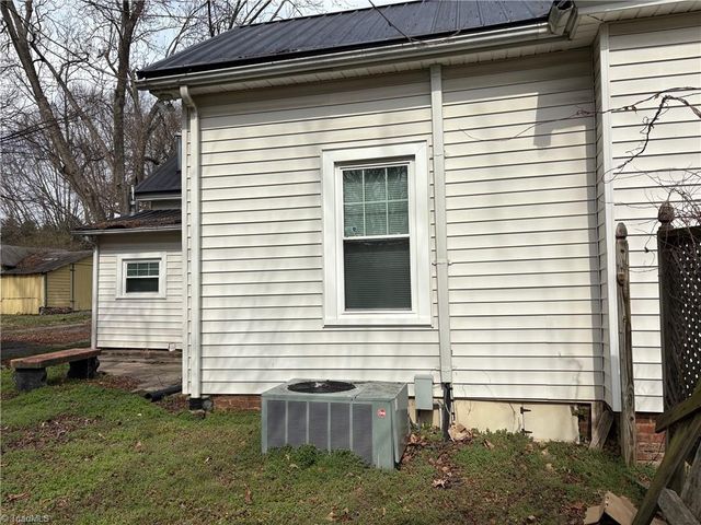 1104 Barnes Street, Reidsville, NC 27320