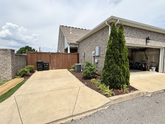 155 Spade Leaf Blvd, Hendersonville, TN 37075