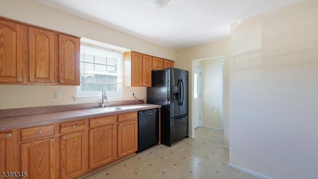 1702 Regents Ct, Hillsborough Twp., NJ 08844