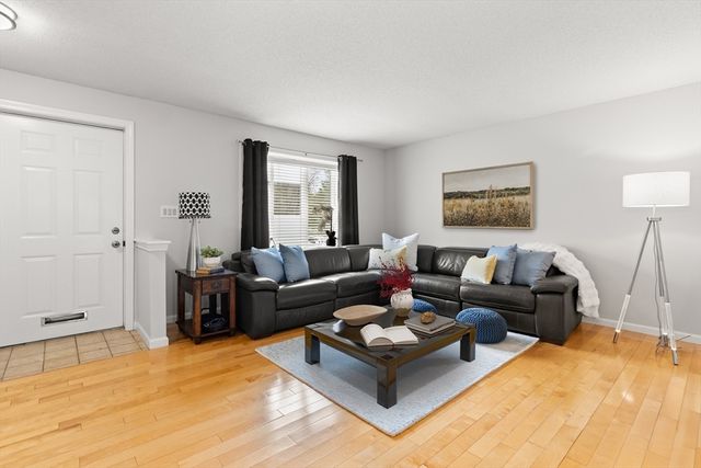 4203 Woodbridge Rd 4203, Peabody, MA 01960