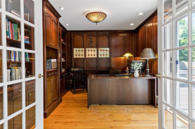 30 High Point Lane, Scarsdale, NY 10583