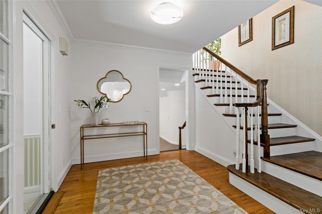 30 High Point Lane, Scarsdale, NY 10583