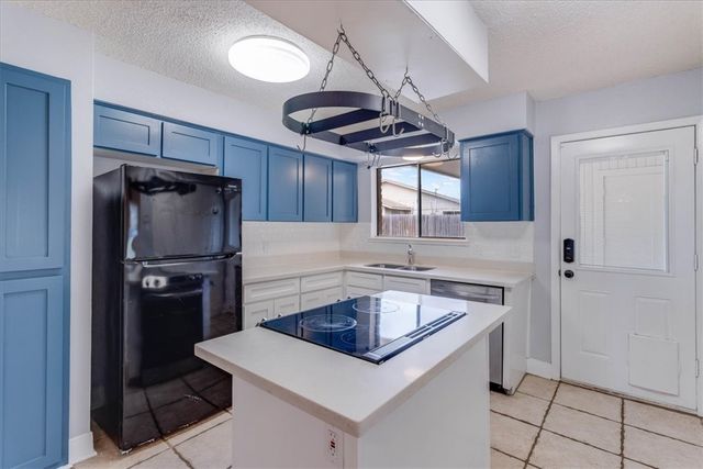 985 Crossbill St, Corpus Christi, TX 78418