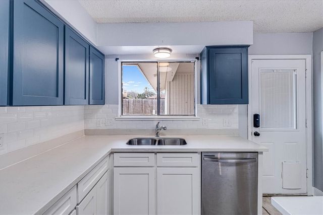 985 Crossbill St, Corpus Christi, TX 78418