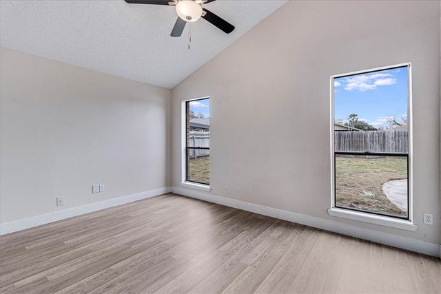 985 Crossbill St, Corpus Christi, TX 78418