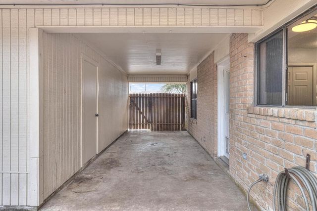 985 Crossbill St, Corpus Christi, TX 78418