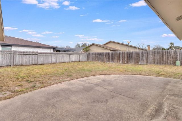 985 Crossbill St, Corpus Christi, TX 78418