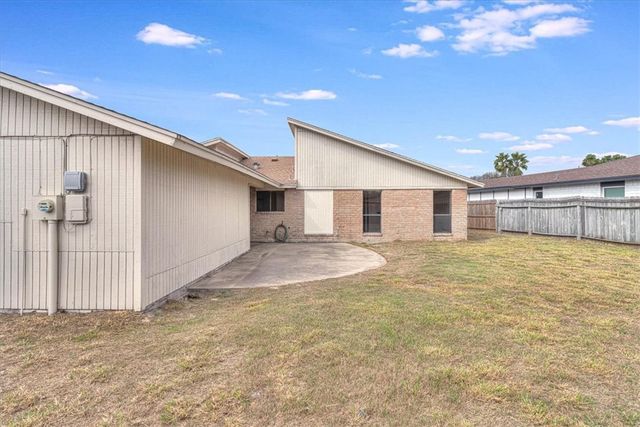 985 Crossbill St, Corpus Christi, TX 78418