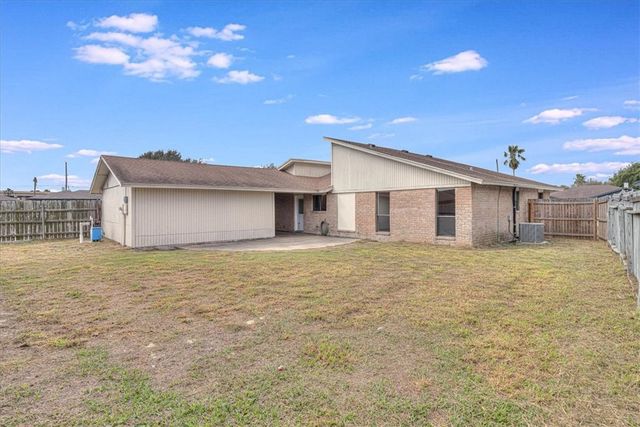 985 Crossbill St, Corpus Christi, TX 78418