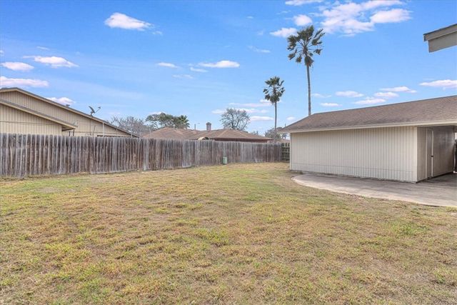 985 Crossbill St, Corpus Christi, TX 78418