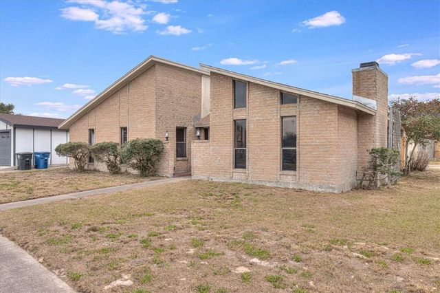 985 Crossbill St, Corpus Christi, TX 78418