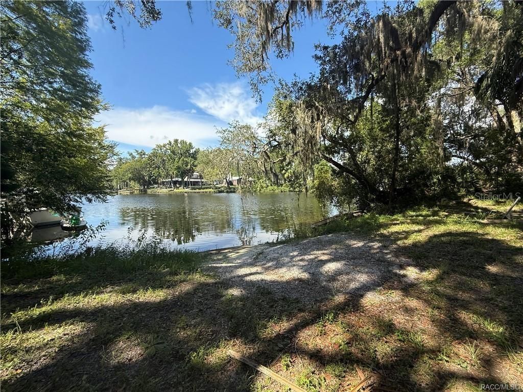 Image 13 of property listing at 11236 N RAIN POINT, Inglis, FL 34449