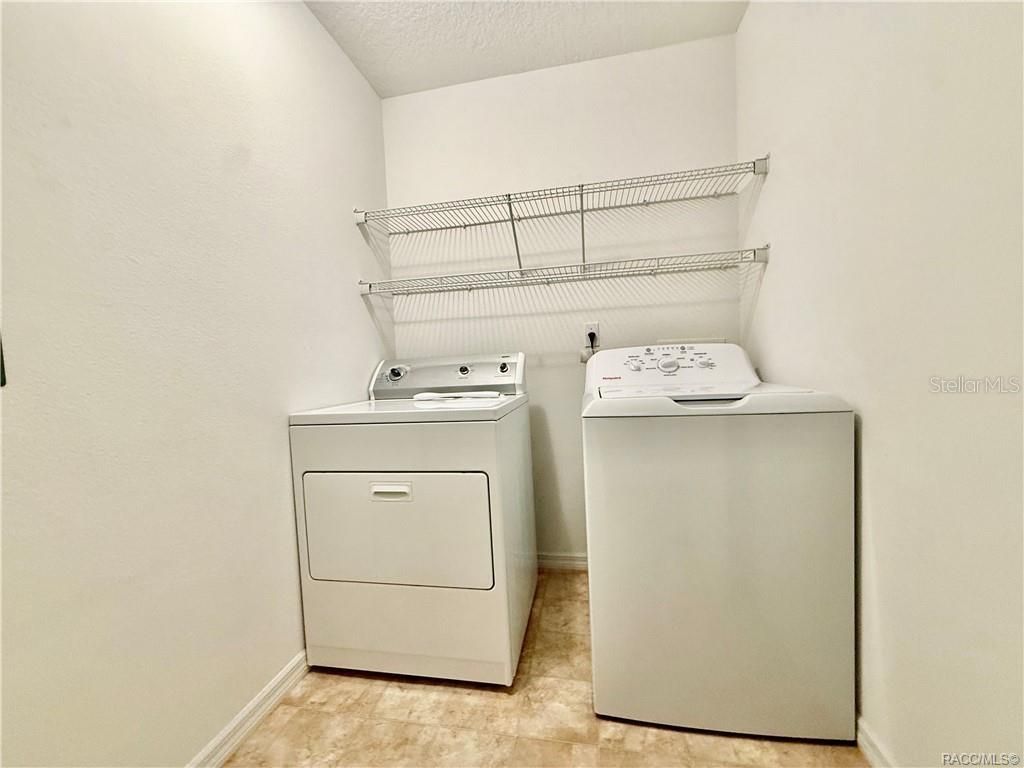 Image 26 of property listing at 11236 N RAIN POINT, Inglis, FL 34449