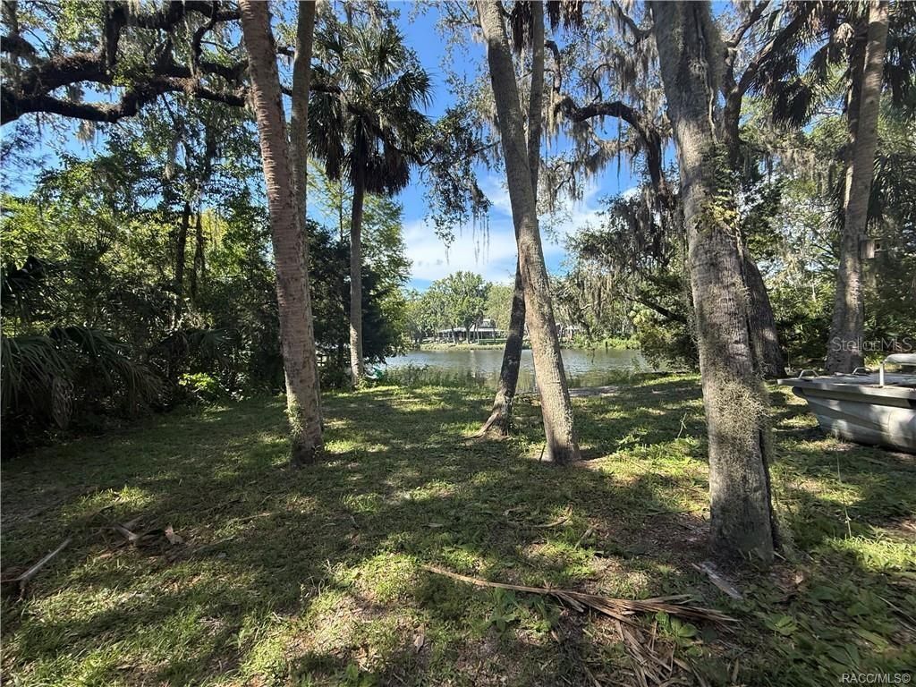 Image 9 of property listing at 11236 N RAIN POINT, Inglis, FL 34449