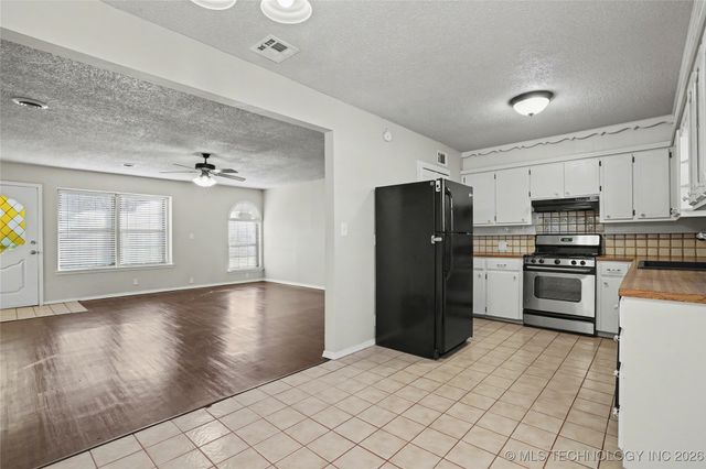 1728 S Pecan Court, Broken Arrow, OK 74012