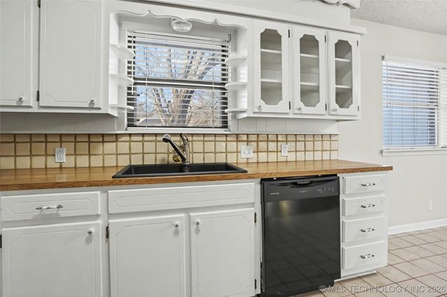 1728 S Pecan Court, Broken Arrow, OK 74012