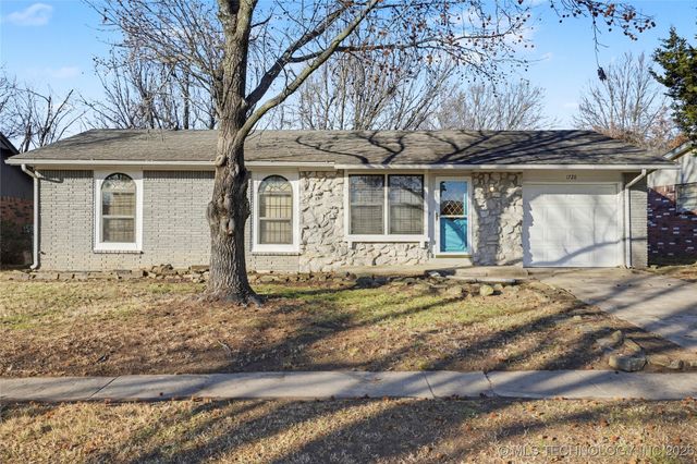 1728 S Pecan Court, Broken Arrow, OK 74012