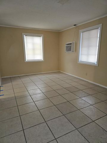 595 W 3rd Street, Riviera Beach, FL 33404