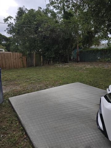 595 W 3rd Street, Riviera Beach, FL 33404