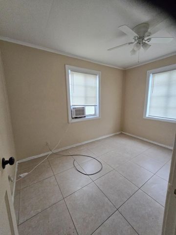 595 W 3rd Street, Riviera Beach, FL 33404