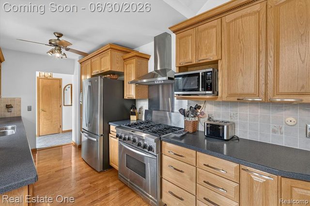 30691 Rainbow Drive, New Hudson, MI 48165