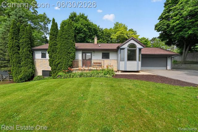 30691 Rainbow Drive, New Hudson, MI 48165