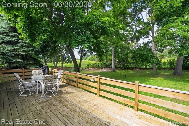 30691 Rainbow Drive, New Hudson, MI 48165