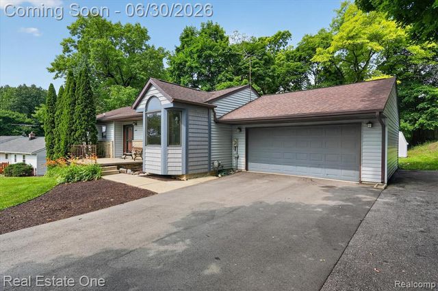 30691 Rainbow Drive, New Hudson, MI 48165