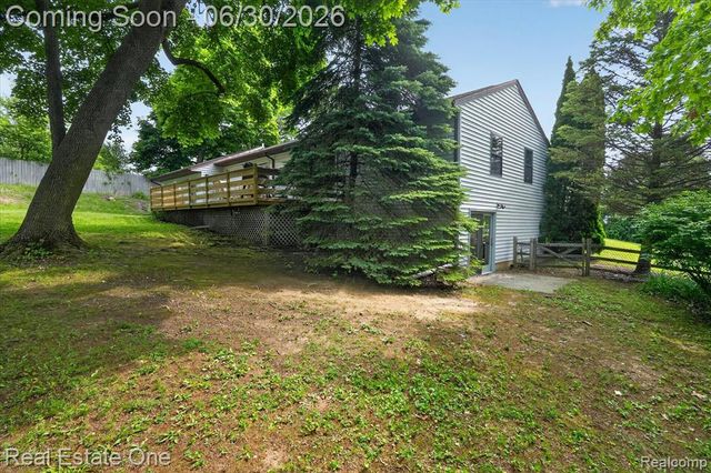 30691 Rainbow Drive, New Hudson, MI 48165