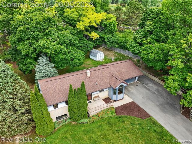 30691 Rainbow Drive, New Hudson, MI 48165