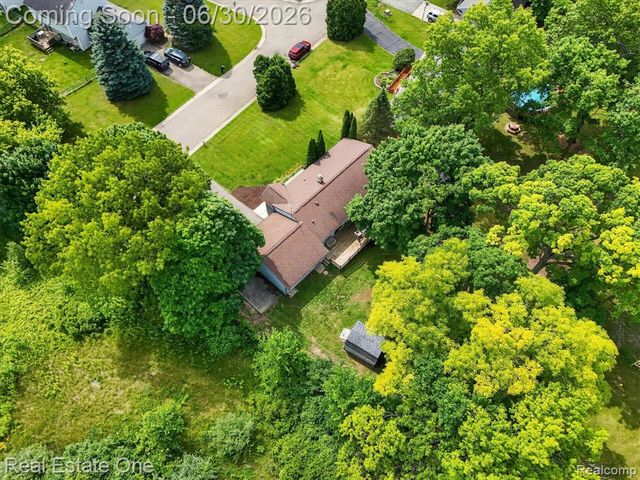 30691 Rainbow Drive, New Hudson, MI 48165