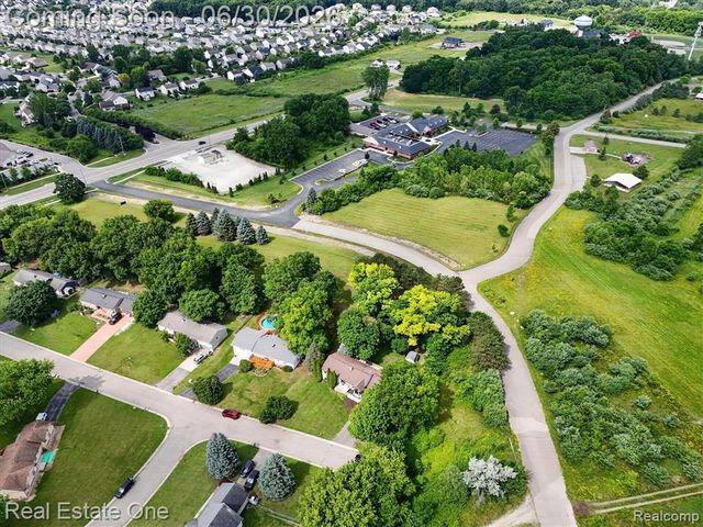 30691 Rainbow Drive, New Hudson, MI 48165