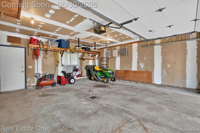 30691 Rainbow Drive, New Hudson, MI 48165