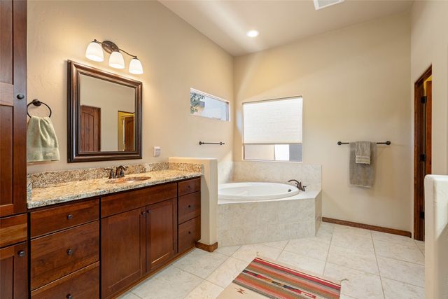 9 E Avenida Sebastian, Santa Fe, NM 87506