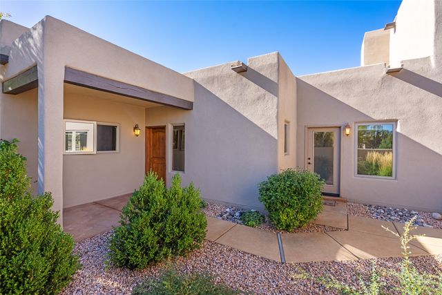 9 E Avenida Sebastian, Santa Fe, NM 87506