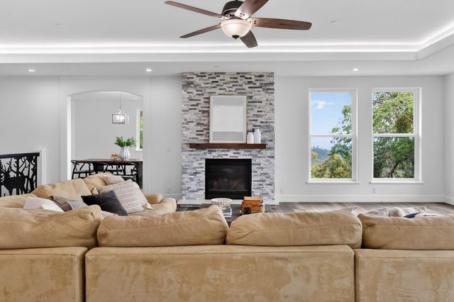 4860 Questa Mirada Ct, Camino, CA 95709