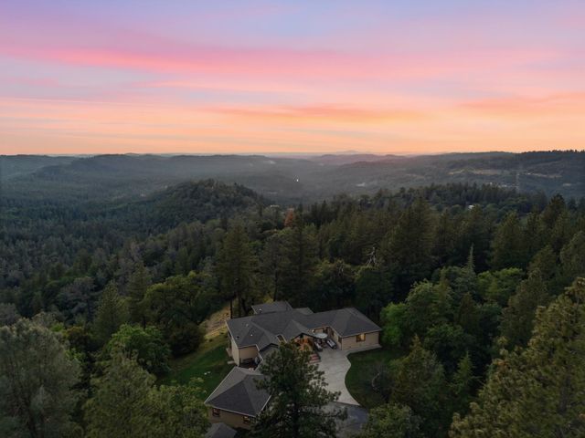 4860 Questa Mirada Ct, Camino, CA 95709