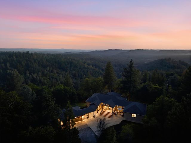 4860 Questa Mirada Ct, Camino, CA 95709