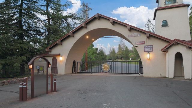 4860 Questa Mirada Ct, Camino, CA 95709