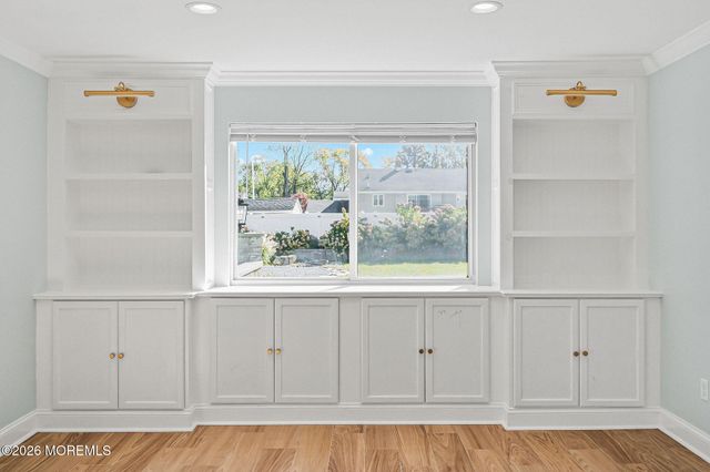 12 Tanglewood Road, Middletown, NJ 07748